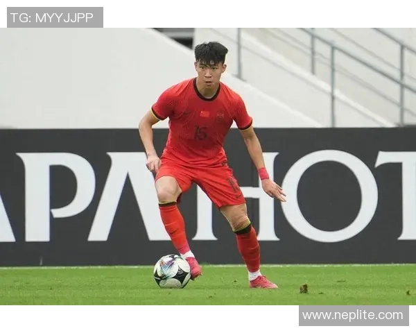 中国U23篮球队迎战美国U23球队激烈对抗展现青春风采与竞技精神