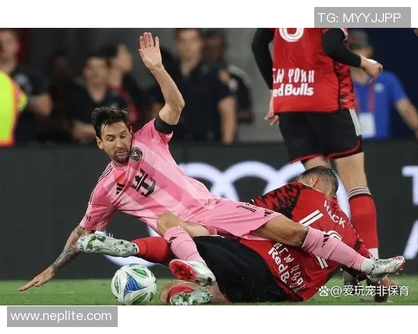 40岁魔笛太拼了:斜线狂奔25米 超车22岁小将!意甲第1中心